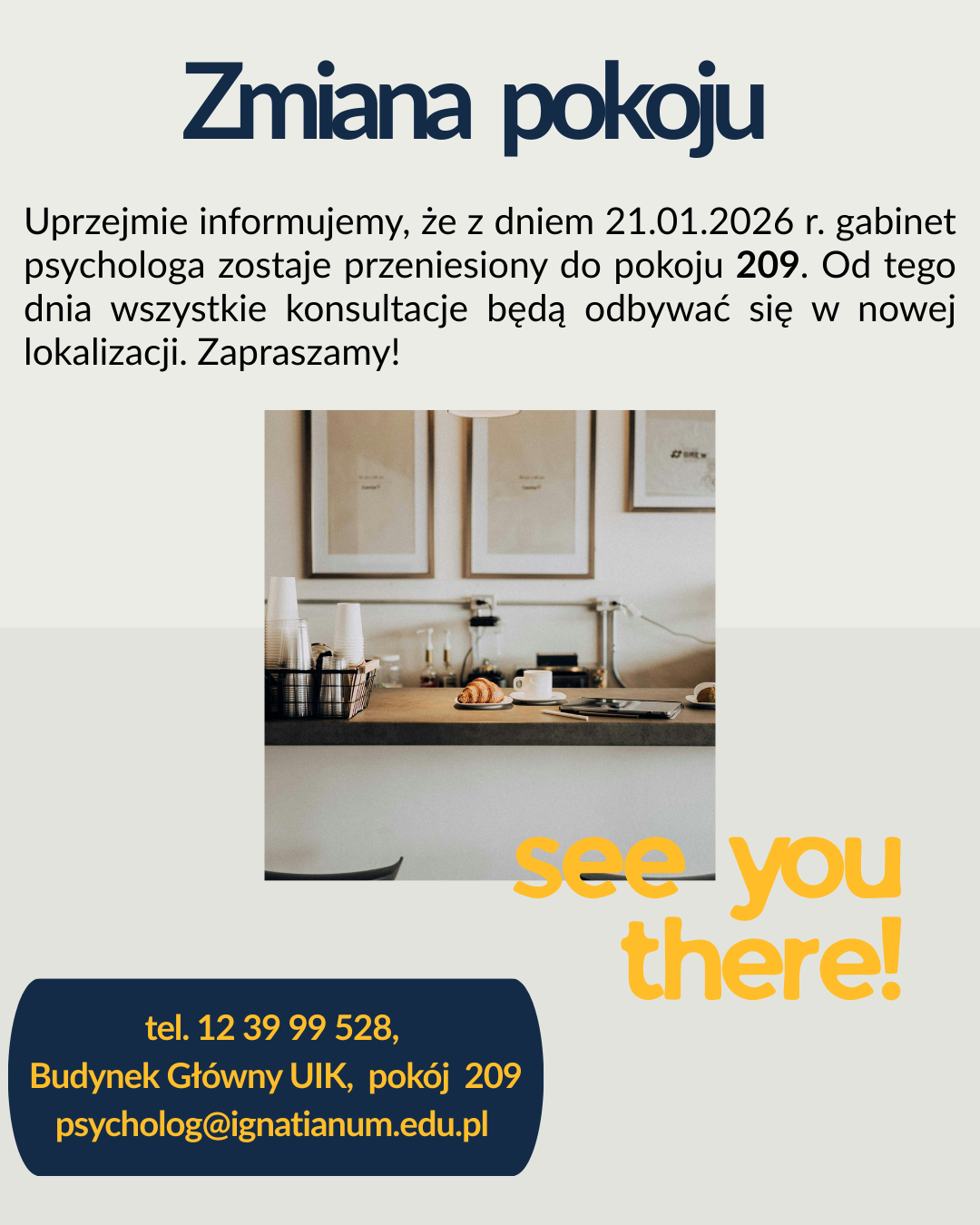 Plakat przedstawia blat z croissante i napojami. Informacja na plakacie: Informuje o zmianie pokoju psychologa oraz dane kontaktowe do psychologa